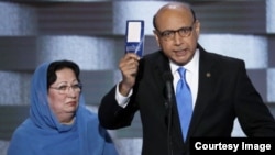 Trump, además, insinuó que Ghazala Khan, quien acompañó a su esposo durante el discurso, no tenía permitido hablar.