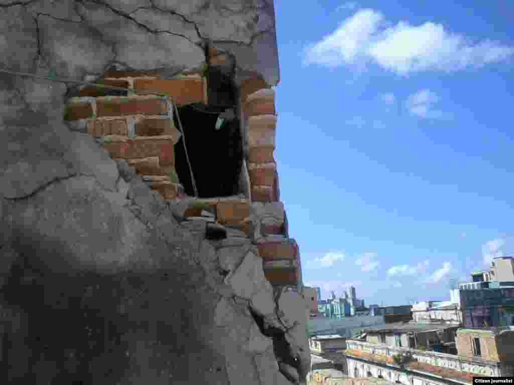 Reporta Cuba Habana edificios Foto Miladis Carnel