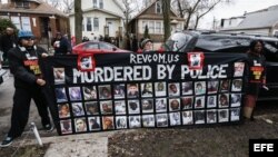 Protestas en Chicago por la muerte de tres personas a manos de la policía.