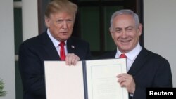 El Presidente de Estados Unidos, Donald Trump, y el Primer Ministro de Israel, Benjamín Netanyahu, firman decreto que reconoce la soberanía israelí en los Altos del Golán