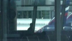Continúa Edward Snowden en el aeropuerto de Moscú