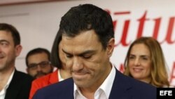 Pedro Sánchez, líder del PSOE, en la noche electoral; en sus manos está el juego (EFE)