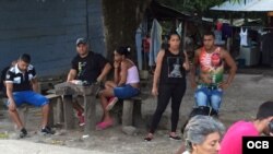 Cubanos varados en Costa Rica esperan una solución. Fotos: Claudio Castillo, Martí Noticias.