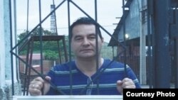 Ángel Santiesteban Prats, periodista cubano encarcelado en la prisión Asentamiento de Lawton.
