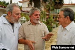 Lula se reúne con Fidel y Raúl Castro, el 24 de febrero de 2010, durante su última visita presidencial a Cuba.