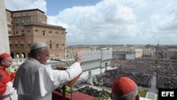 El papa Francisco en su primer mensaje "Urbi et Orbi" (a la ciudad y al mundo). 