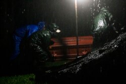 Nicaragua aplica "entierros exprés" en plena madrugada a víctimas de COVID-19