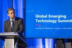 El secretario de Estado Antony Blinken pronuncia un discurso en la Cumbre mundial de tecnologías emergentes, de la Comisión de Seguridad Nacional sobre Inteligencia Artificial, el 13 de junio en Washington. (Depto. de Estado/Freddie Everett)