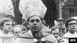 Foto de Archivo del Primado de Polonia, Cardenal Glemp en 1981