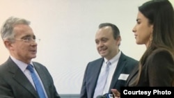 Expresidente Álvaro Uribe se reunió con líderes del exilio cubano.