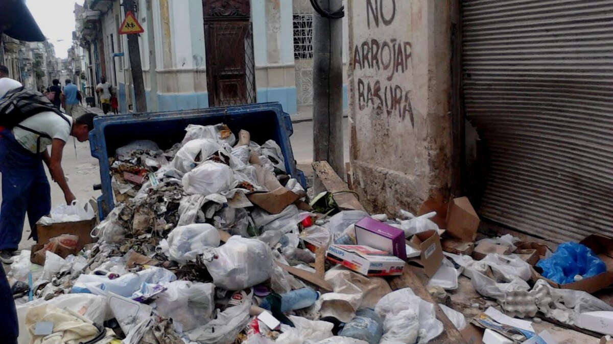 Meses con la basura amontonada en las calles, ¿y los nuevos contenedores?