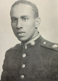 Nacido en Aguacate, Matanzas, Oliva asistió a la Academia Militar Cubana, fue comandante de los cadetes y se graduó en 1954.