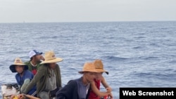 Balseros cubanos rescatados por el Servicio de Guardacostas de EE.UU. (Foto cortesía del Coast Guard Service).