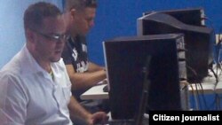 Reporta Cuba. Conexión a internet en Contramaestre. Foto: Yoandri Verane.