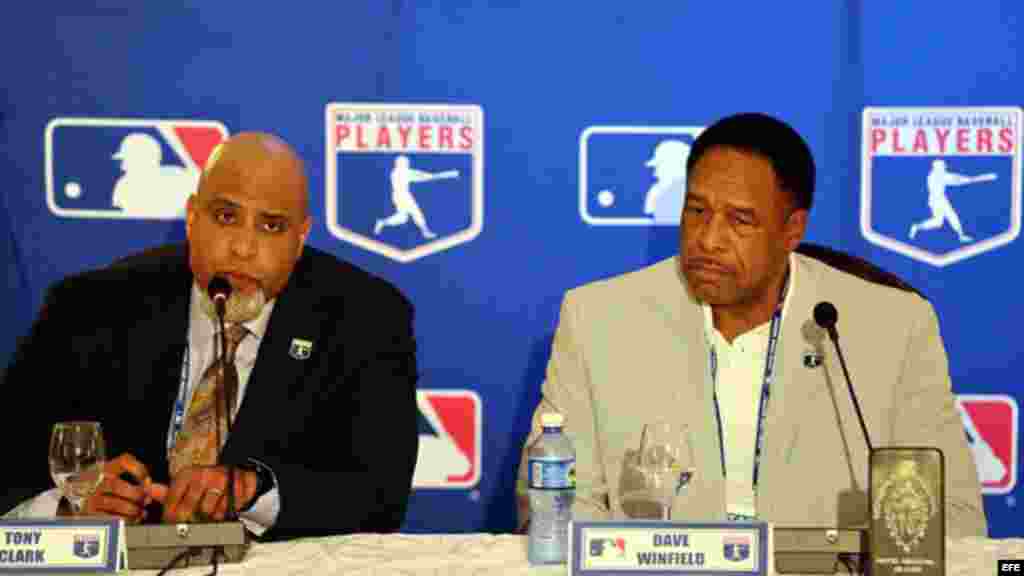 Rueda de prensa de la MLB en Cuba