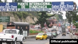 Puente Internacional de Rumichaca en la frontera entre Colombia y Ecuador