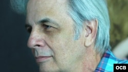 El escritor y poeta cubano Orlando González Esteva