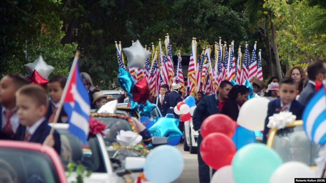 Alumnos de las escuelas Lincoln-Martí celebran el Desfile Martiano en la Calle Ocho de Miami. Más de mil estudiantes del Condado de Miami-Dade desfilaron el 25 de enero del 2019.