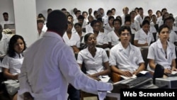 Estudiantes de medicina en Cuba. (IMAGEN DE ARCHIVO)