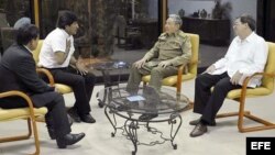 Raúl Castro se reúne en La Habana con su homólogo de Bolivia, Evo Morales, quien realizó una visita sorpresa a la isla.
