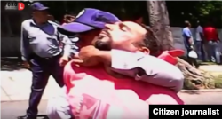 Un opositor es detenido por la policía. Reporta Cuba.