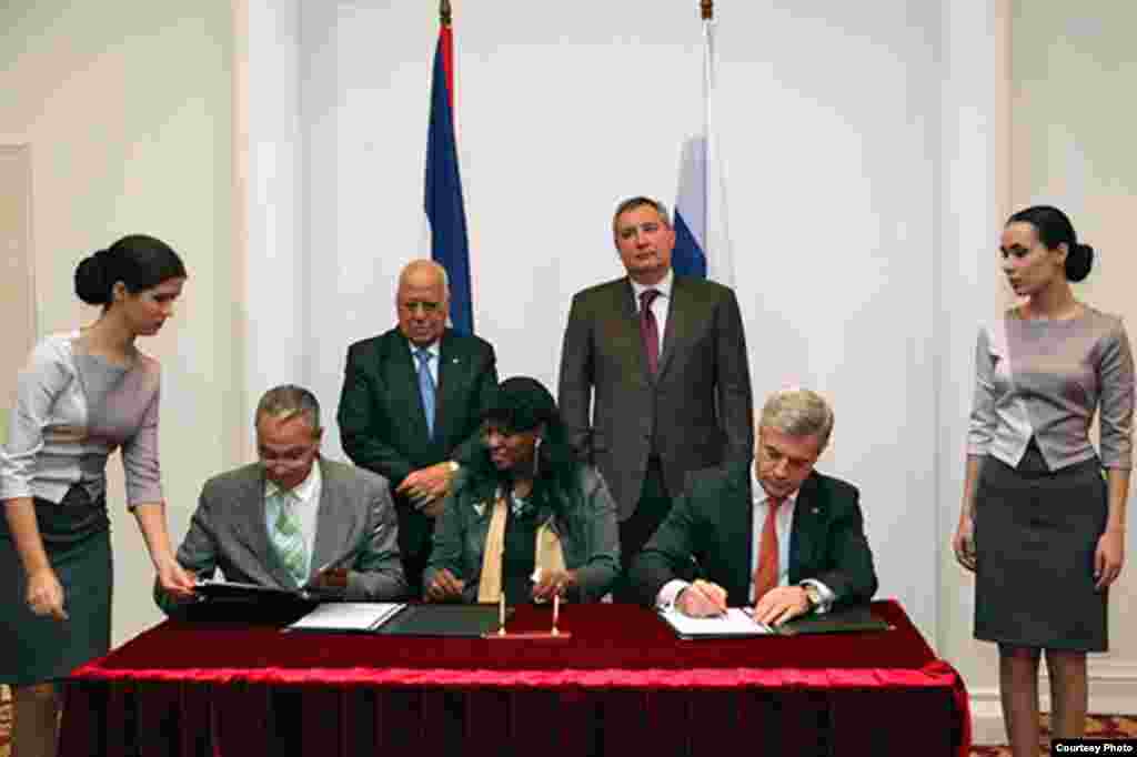 Firma de acuerdo entre la parte cubana y Uralvagonzavod.