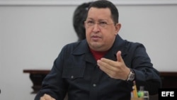 Hugo Chávez tiene dos adversarios de cara a los comicios, el candidato opositor y su enfermedad.