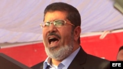 El expresidente egipcio Mohamed Morsi en una de sus intervenciones en la plaza Tahrir en 2012.