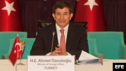 Fotografía de archivo del ministro turco de Exteriores, Ahmet Davutoglu. EFE/Tim Brakemeirer