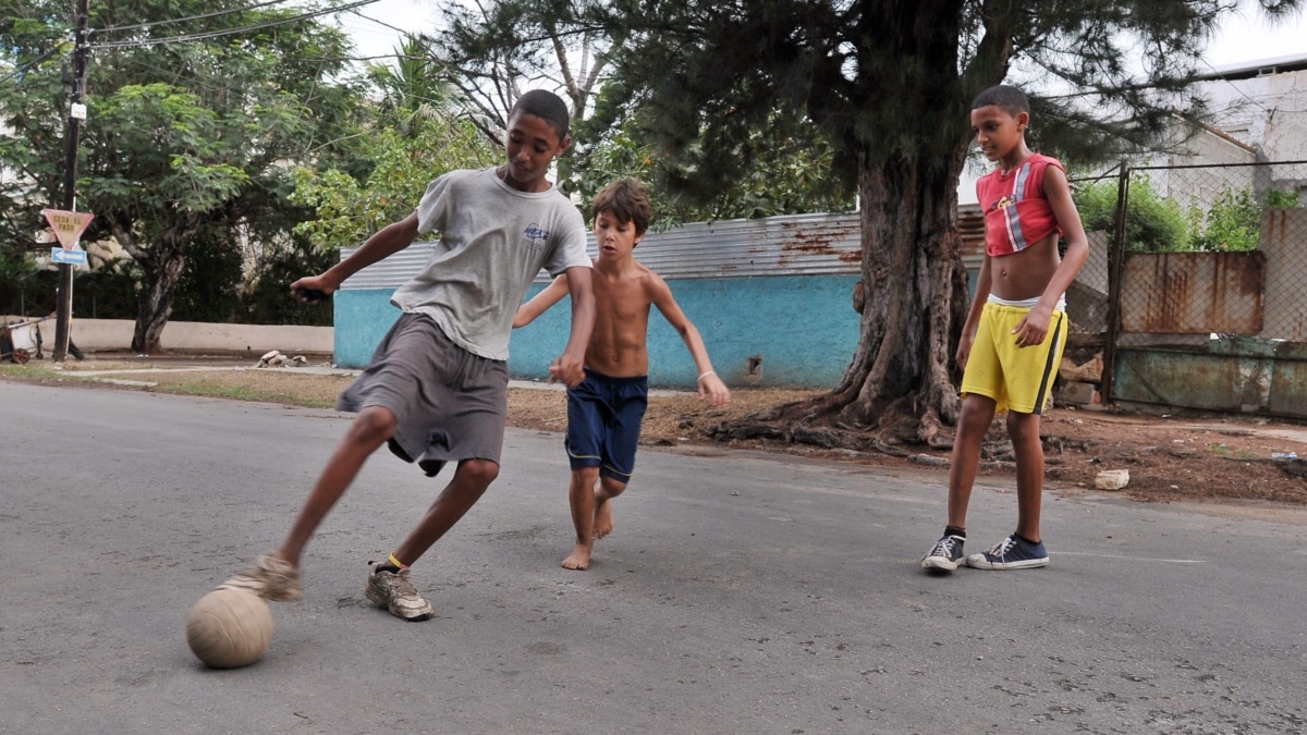 Los cazatalentos buscan niños futbolistas para venderlos, DEPORTES