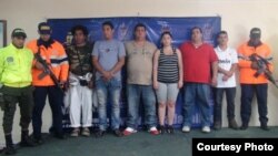 Indocumentados cubanos detenidos en Colombia.