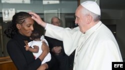 Papa recibe en el Vaticano a sudanesa convertida 