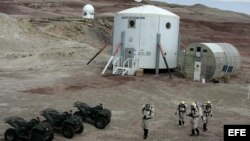 Simulacro de vida en Marte en la Estación de Investigación Desierto de Marte al noroeste de Hanksville, Utah, Estados Unidos, en 2006.
