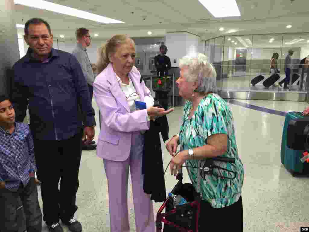 Martha Beatriz Roque, a su llegada a Miami.