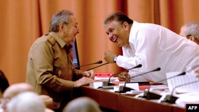 Murillo ve "más errores que virtudes" en la ejecución de reformas de Raúl Castro