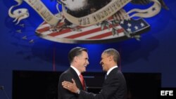 Obama (d) y Romney (i), en medio del debate presidencial en la Universidad de Denver el 3 de octubre del 2012. 