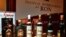 Varias botellas de rones cubanos son expuestas hoy, martes 1 de junio, en un hotel de Cuba durante una conferencia para anunciar el próximo "Festival Internacional del Ron". 