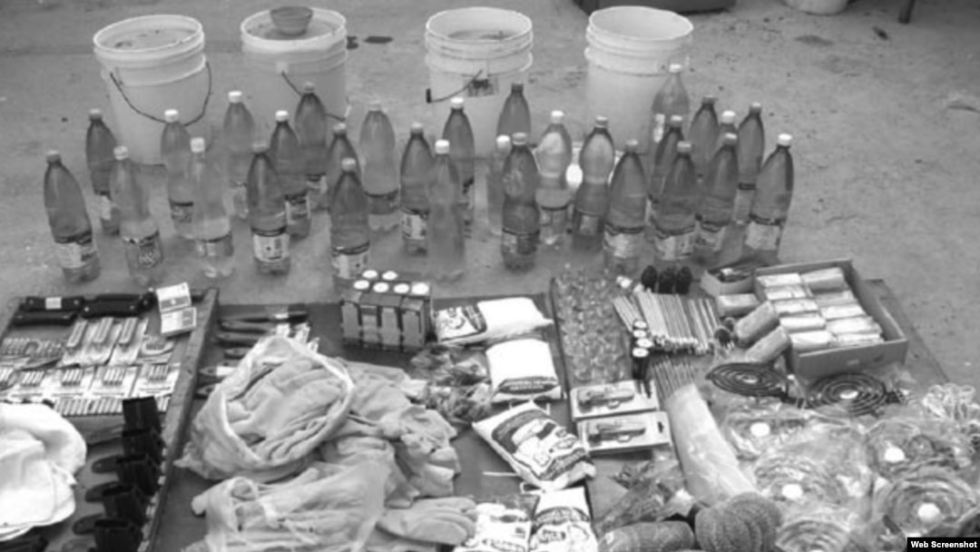 Brochas, paquetes de pilas, jabones de baño, resistencias de hornillas, bombillas ahorradoras, aceite de cocina, azúcar, ron, lápices, estropajos metálicos, bolsas de leche en polvo y varillas de soldar confiscadas.