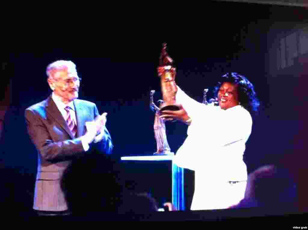 Berta Soler recibe el premio Vaclav Havel