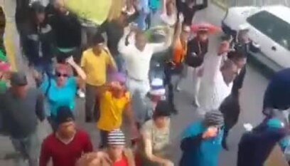 Cubanos protestan ante Embajada de Cuba en Quito