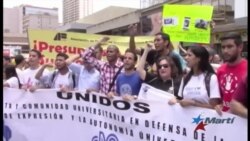Venezolanos marchan contra la censura