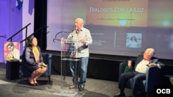 Diego Suarez usando de la palabra en el evento.