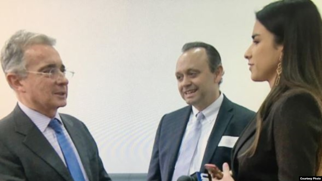 Expresidente Álvaro Uribe se reunió con líderes del exilio cubano.