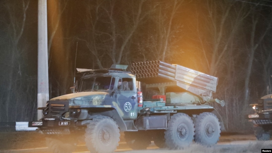 Un vehículo militar este jueves en las afueras de Donetsk, en la región oriental de Ucrania.