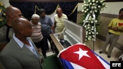 Decenas de personas asisten al velorio del exboxeador cubano Teófilo Stevenson.