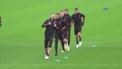 Cristiano Ronaldo se enfrenta a Leo Messi en la liga de campeones.