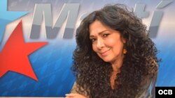 Lanzando gases contra los estudiantes en el centro de Hong Kong. 