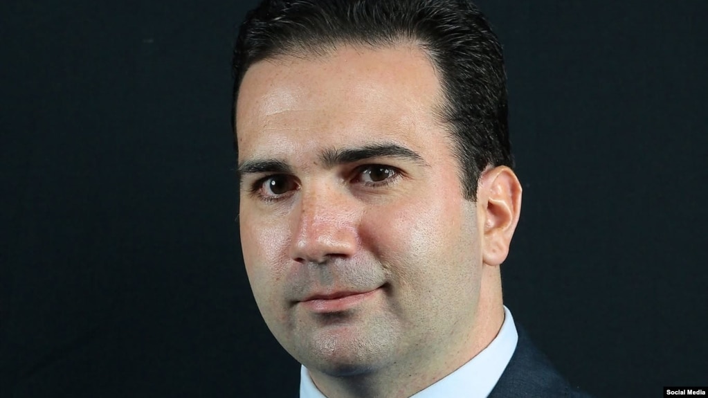 FIU otrogó el Premio a la Excelencia del Profesorado en Publicación y las Artes (2026) al profesor Daniel Pedreira.