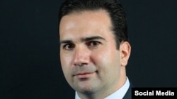 FIU otrogó el Premio a la Excelencia del Profesorado en Publicación y las Artes (2026) al profesor Daniel Pedreira.