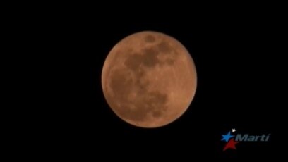 La Súper Luna deja boquiabiertos a los terrícolas